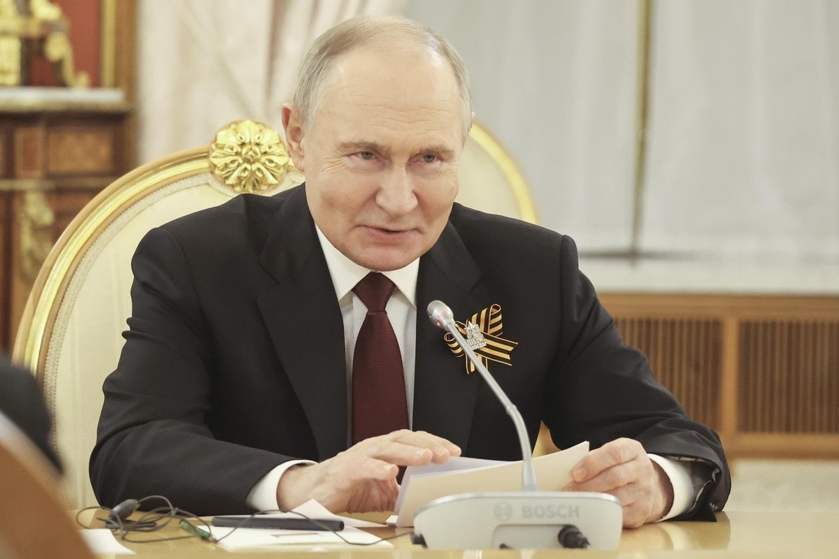 Жители России оценили работу Путина на посту президента