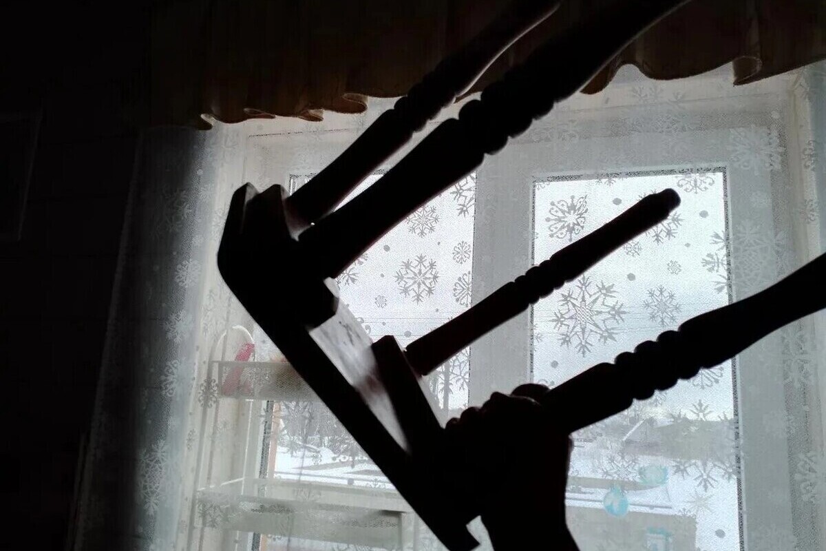 Упавшая табуретка стала причиной смерти петербурженки на Олеко Дундича