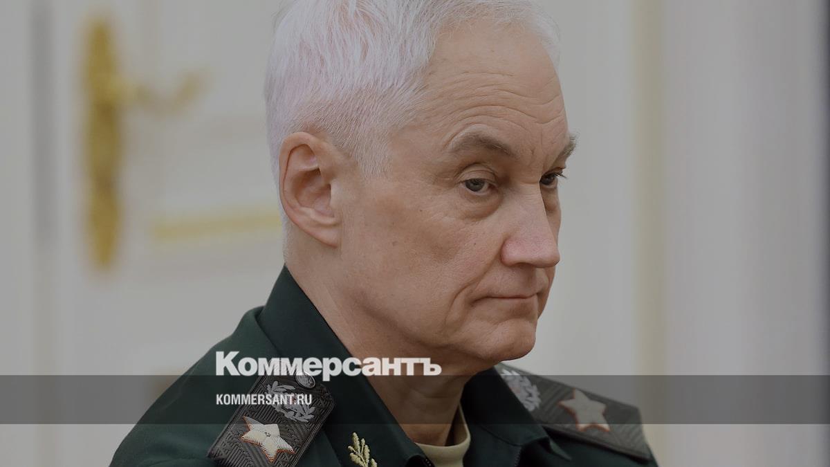 Белоусов проверил работу группировки «Восток» на командном пункте