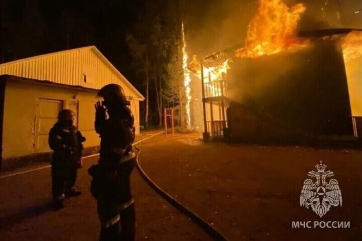 Из горящего корпуса лагеря «Победа» в Ленобласти эвакуировали 117 детей