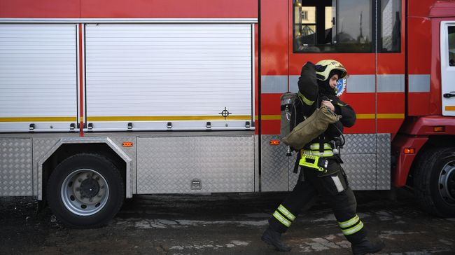 В Омске три человека пострадали при пожаре на стройке