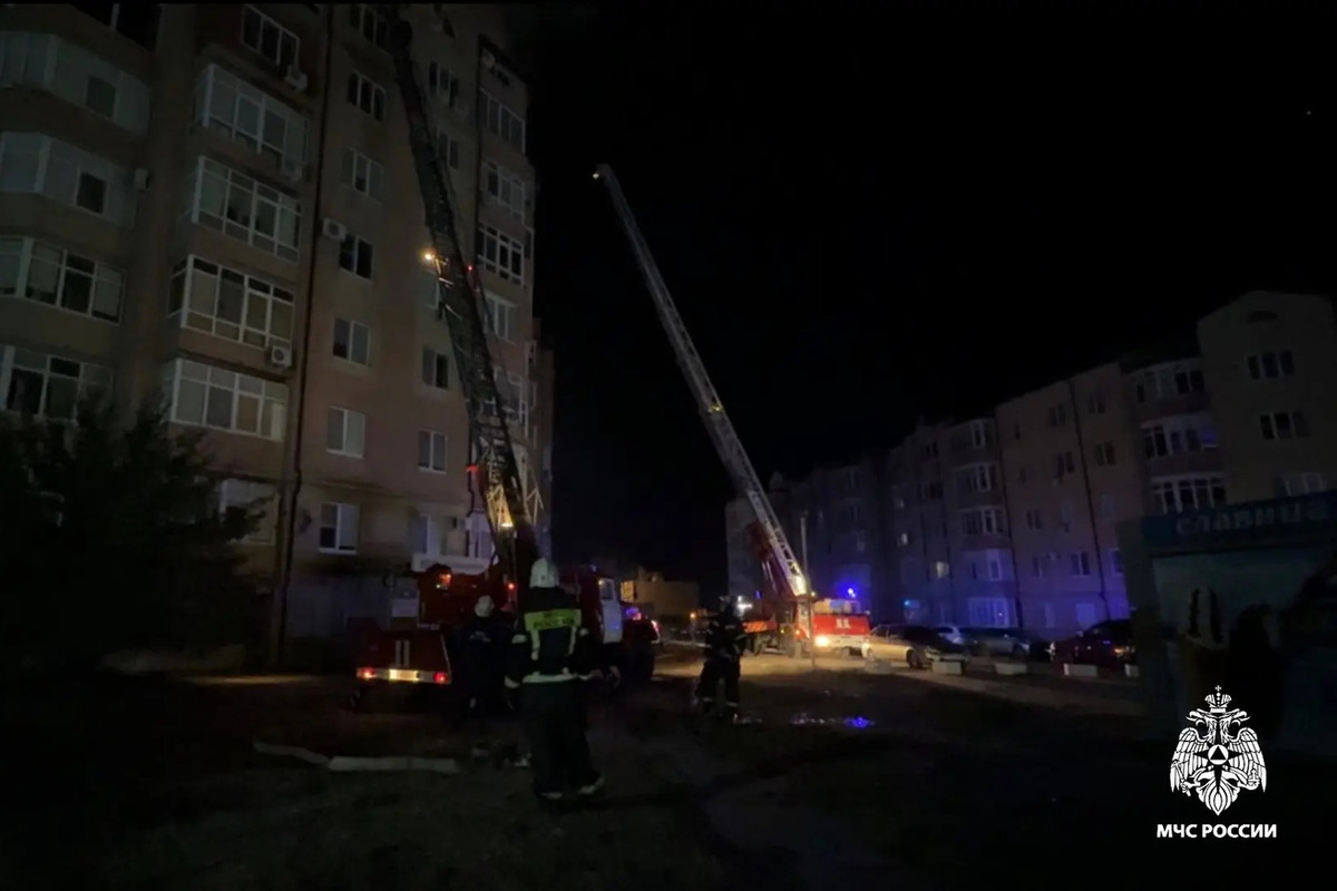 В Элисте ночью горела многоэтажка