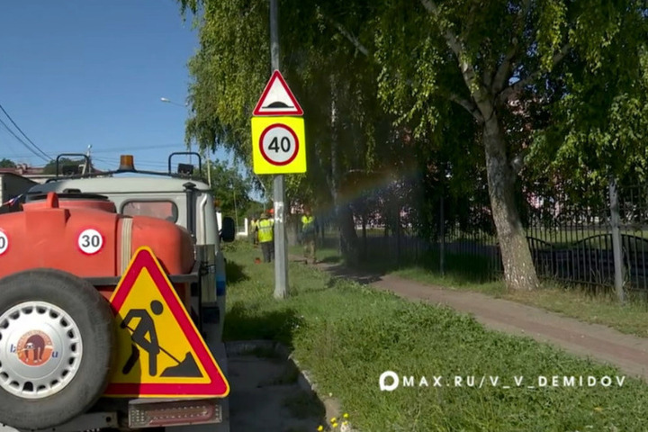 В Белгороде приводят в порядок территории у образовательных учреждений
