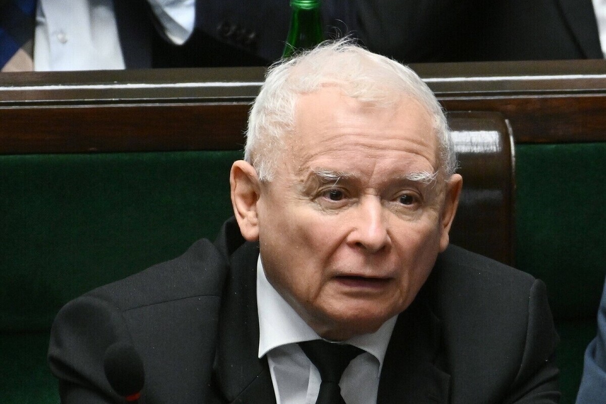 Ярослав Качиньский назвал нападение в школе гибридной войной Москвы