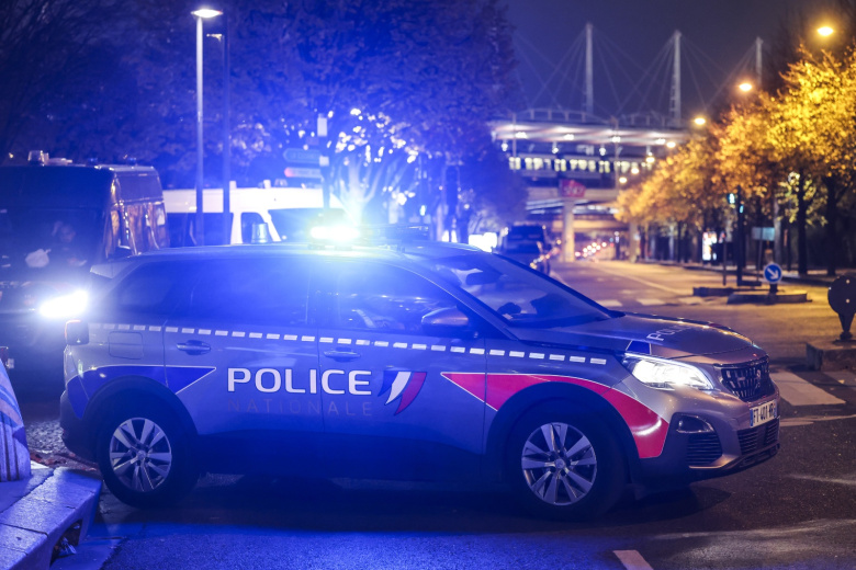 Французы возмутились жестоким арестом протестующего подростка