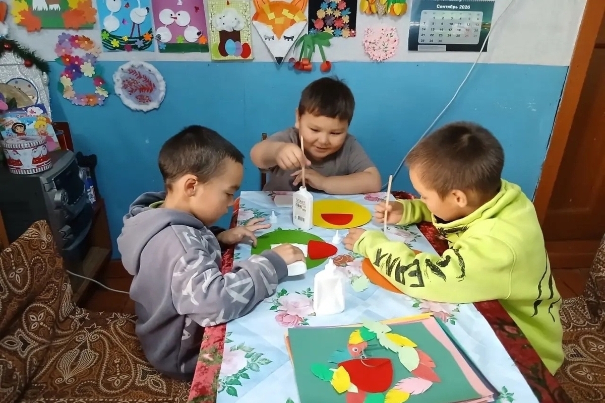 В деревне Кия прошло творческое занятие «Мухомор»
