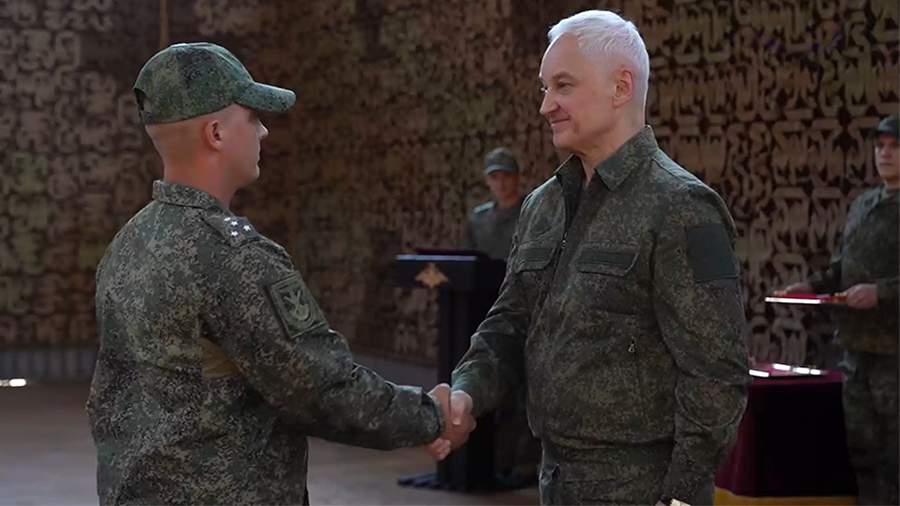 Белоусов проверил ход выполнения боевых задач группировки войск «Восток»