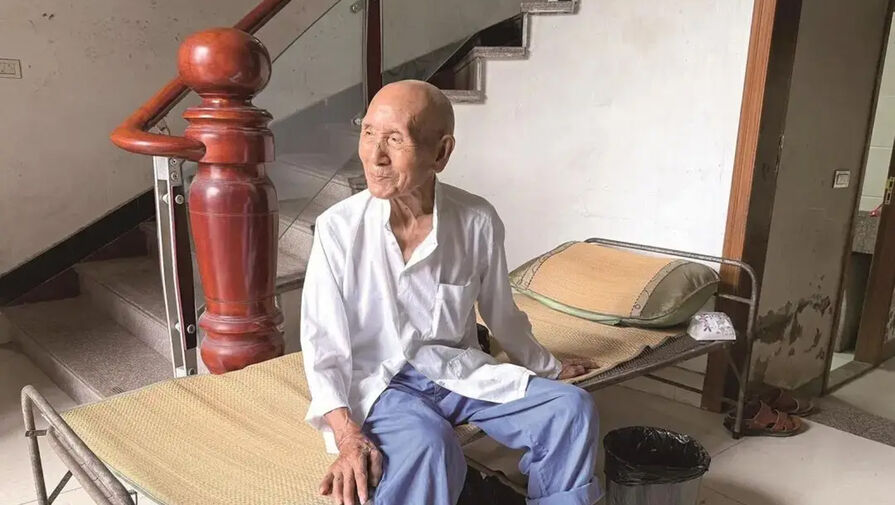 В Китае 101-летний мужчина разрушил стереотип о правилах долголетия