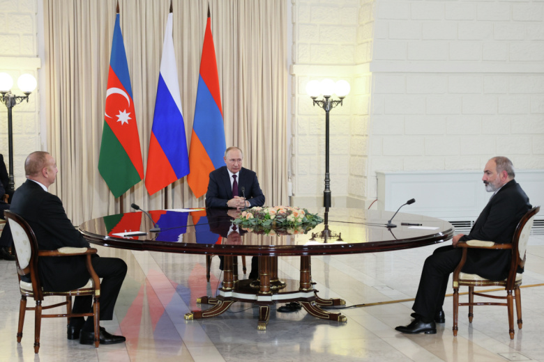«Коммерсант» сообщил о необъявленной встрече Путина, Алиева и Пашиняна