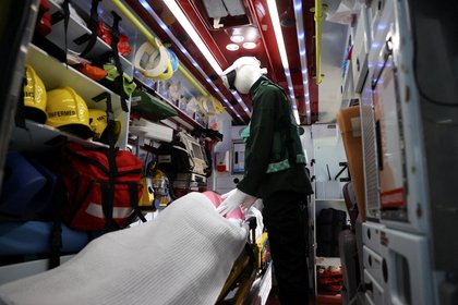 Туристка схватилась за сердце и упала замертво на глазах у семьи в аэропорту Испании