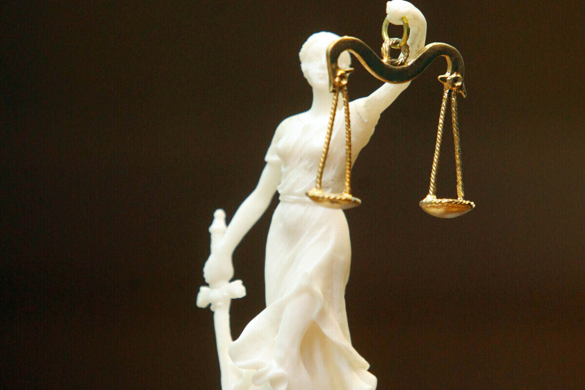 Суд вынес решение по поводу зарезавшего школьную уборщицу ученика