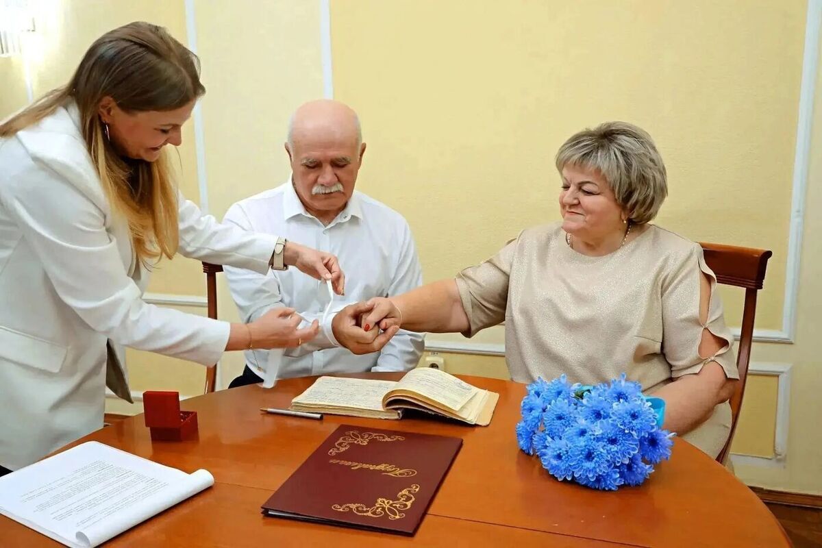 Куряне Ломакины отмечают 45-летие совместной жизни