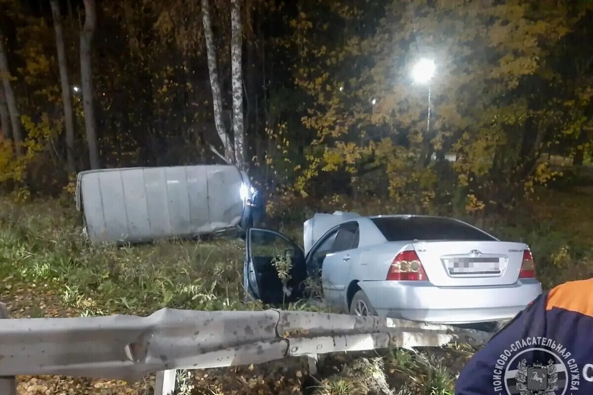 На Богашевском тракте в Томске столкнулись две легковушки