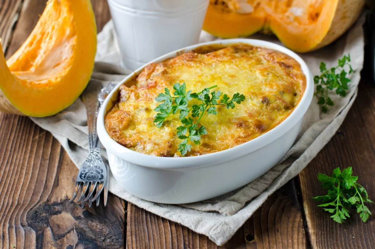 Вкус божественный! 8+ рецептов осенних запеканок с нежной сырной корочкой