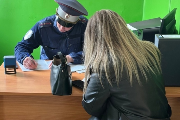 В Петрозаводске автоледи наказали за проезд на красный свет после публикации в соцсетях