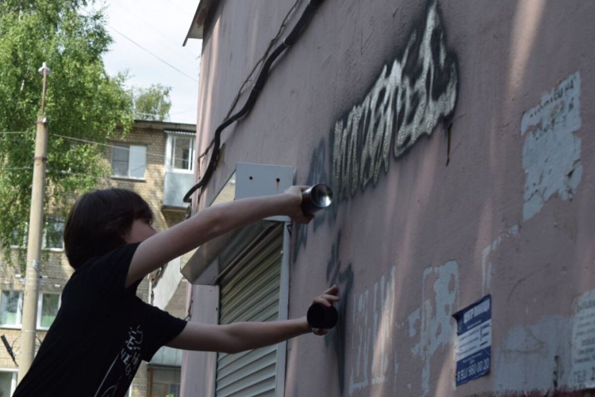 В Иванове ищут «художников», разрисовавших здание на проспекте Ленина