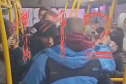 Группа неизвестных нападала на россиян в общественном транспорте