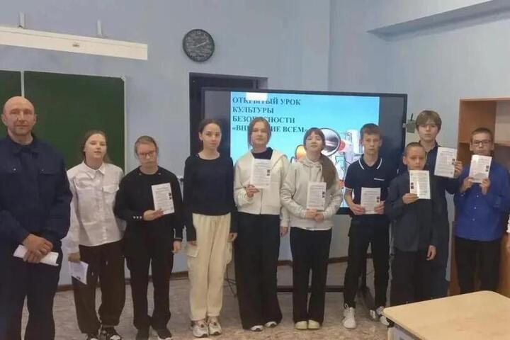 Огнеборцы НАО рассказали школьникам о порядке действий при сигнале «ВНИМАНИЕ ВСЕМ!»