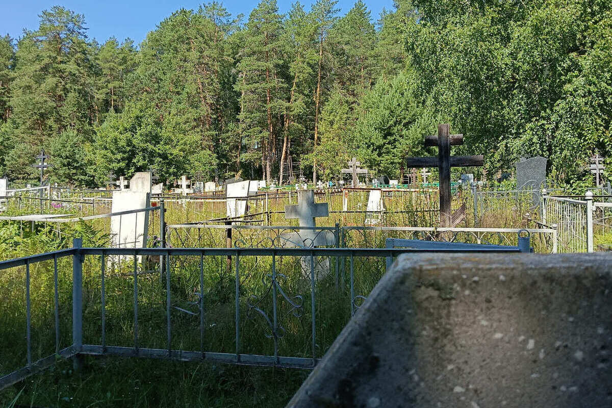 «Рюмка с хлебом не спасет»: в РПЦ объяснили, какие поминальные обычаи бесполезны