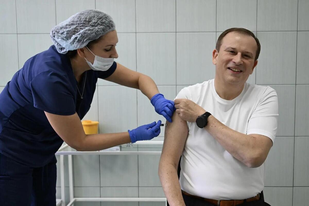 Губернатор Дрозденко прошел вакцинацию от гриппа и всем советует