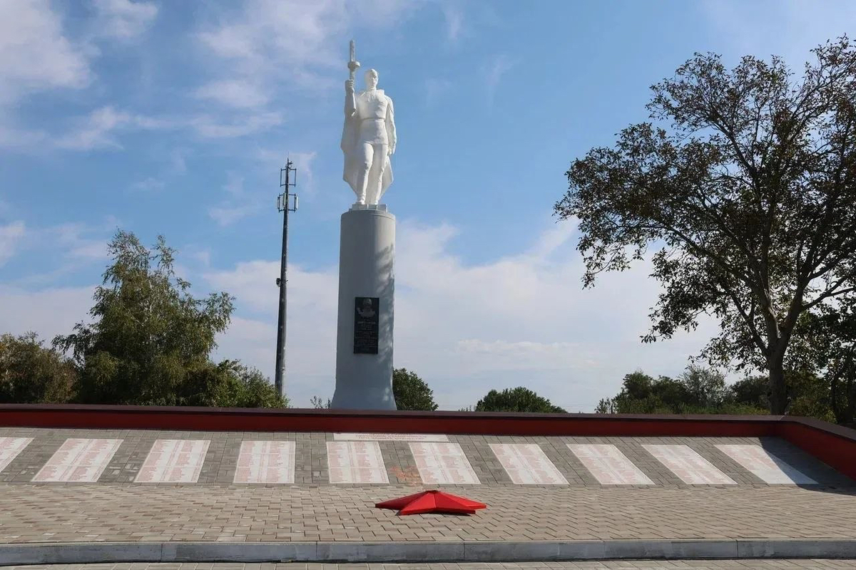 В станице Кавказской зажгли Вечный огонь на обновленном мемориале