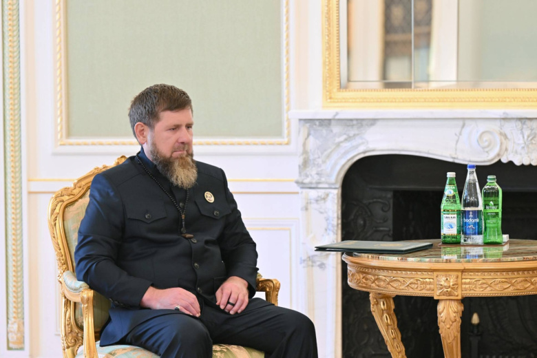 Кадыров выразил соболезнования Алиеву из-за крушения самолета AZAL