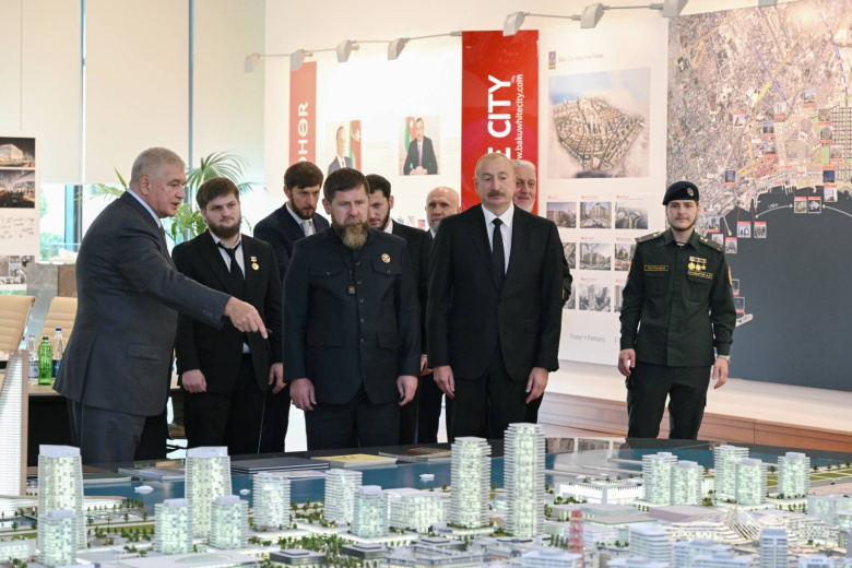 Алиев и Кадыров посетили «Белый город Баку»