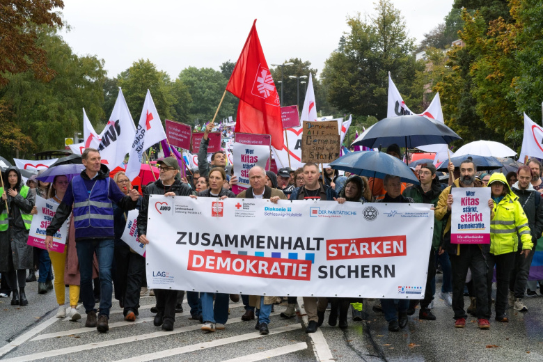 В Берлине тысячи горожан вышли на митинг за отставку Мерца и мир с Россией
