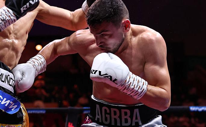 Российский боксер Агрба завоевал временный титул чемпиона мира WBA
