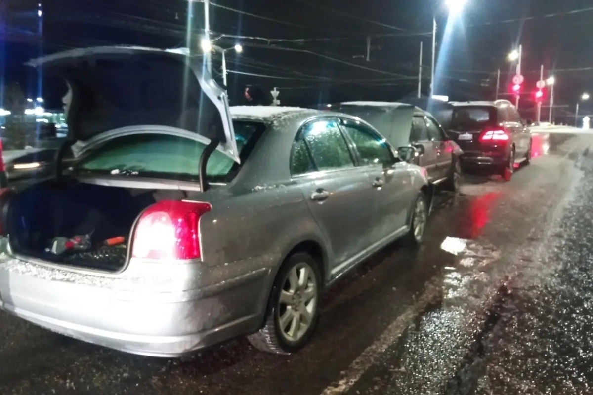 В Мурманске выехали как-то на дорогу Mercedes, Lada и Toyota и попали в аварию