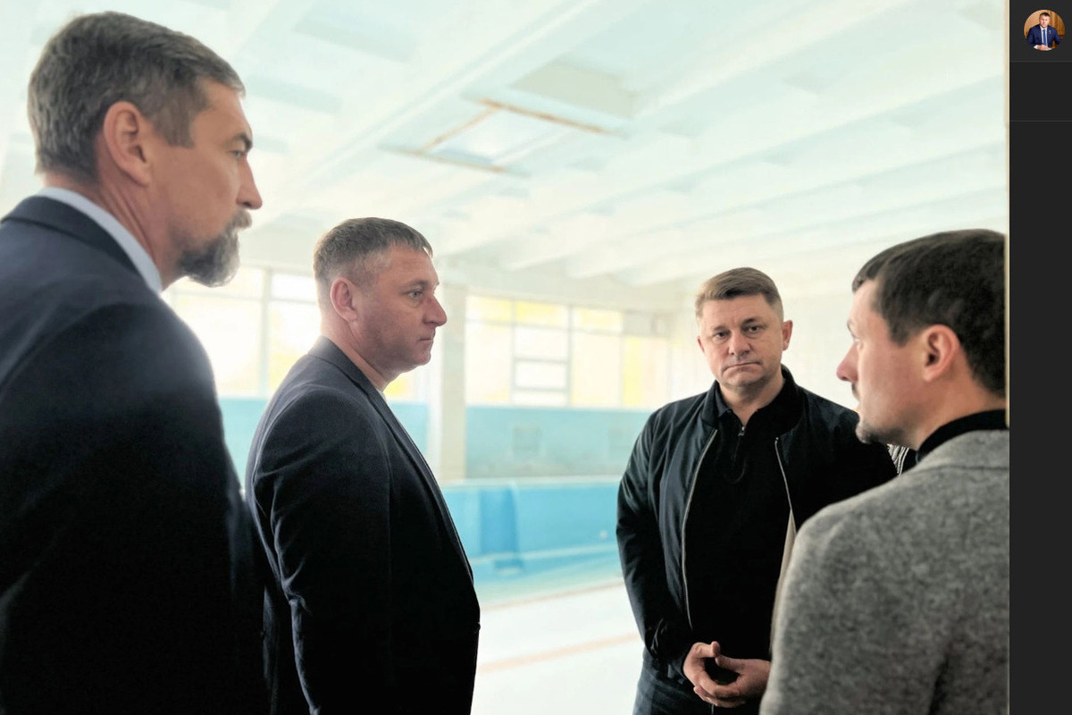 Шуваев проверил ход реконструкции спортшколы № 3 в Белгороде