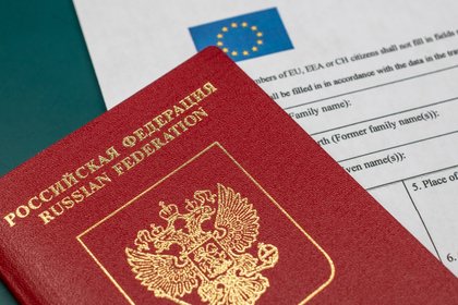 Еврокомиссия предложит ужесточить визовые правила для россиян