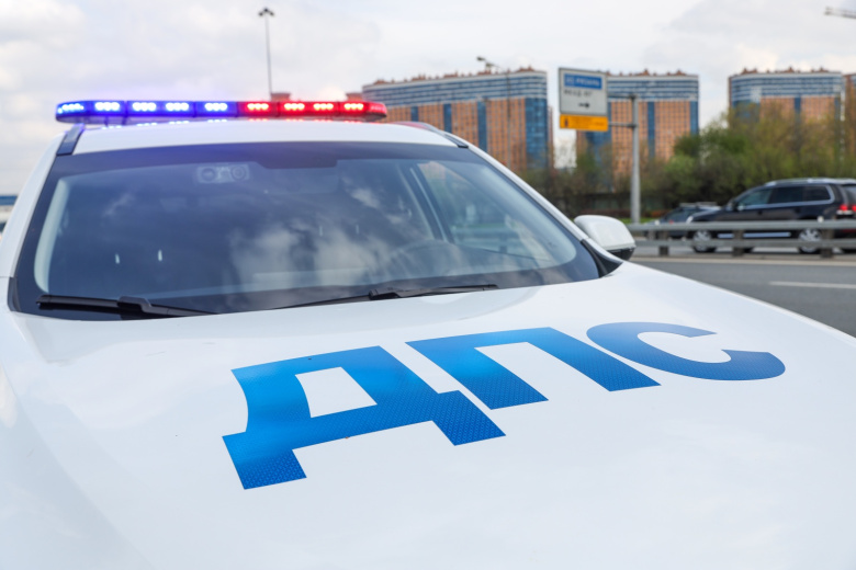 Два автомобиля столкнулись на Ленинградском проспекте в Москве