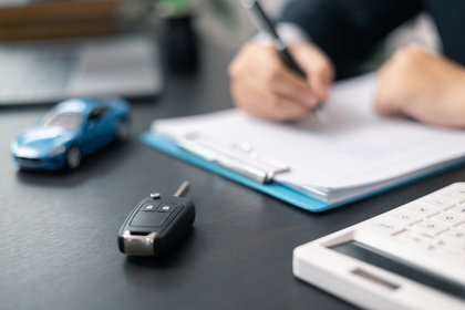 В российском городе похищенного мужчину заставили подписать документы о купле-продаже авто