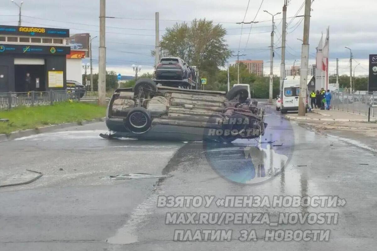 ДТП на проспекте Победы в Пензе: автомобиль перевернулся на крышу