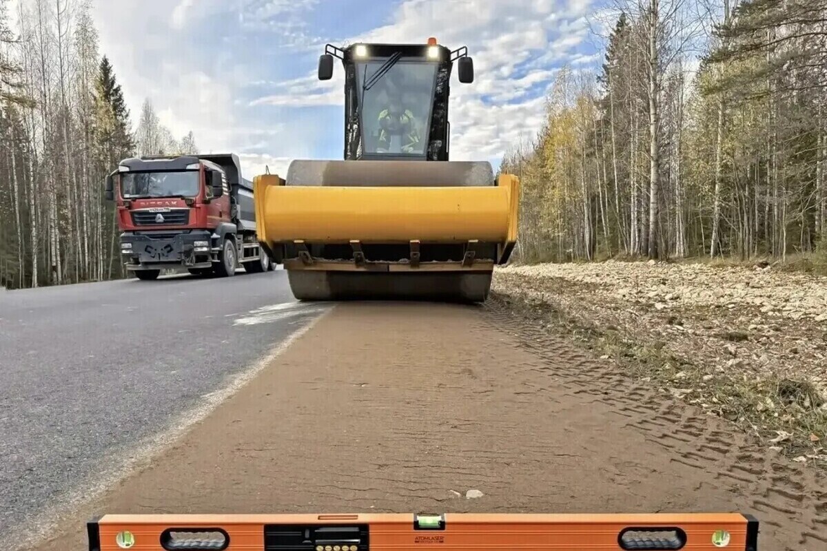 На дороге Обозерская — Щукозерье укладывают асфальт