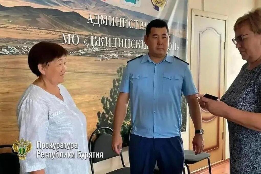 В районе Бурятии опекуну участника СВО помогли получить удостоверение