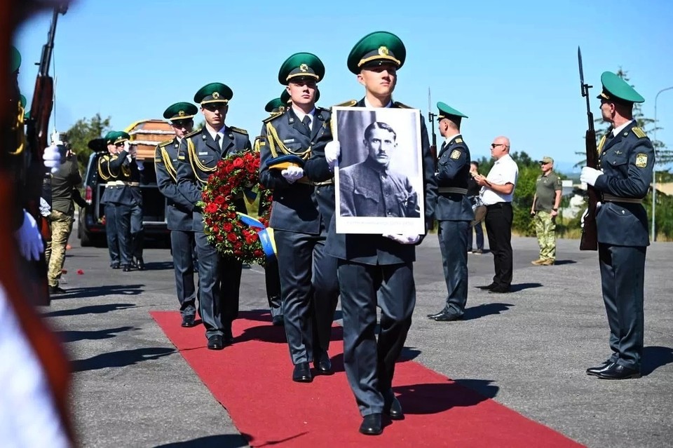 Коновальца перезахоронили в Киеве ночью после нацистско-сатанинского шабаша: Зеленский схитрил и не приехал