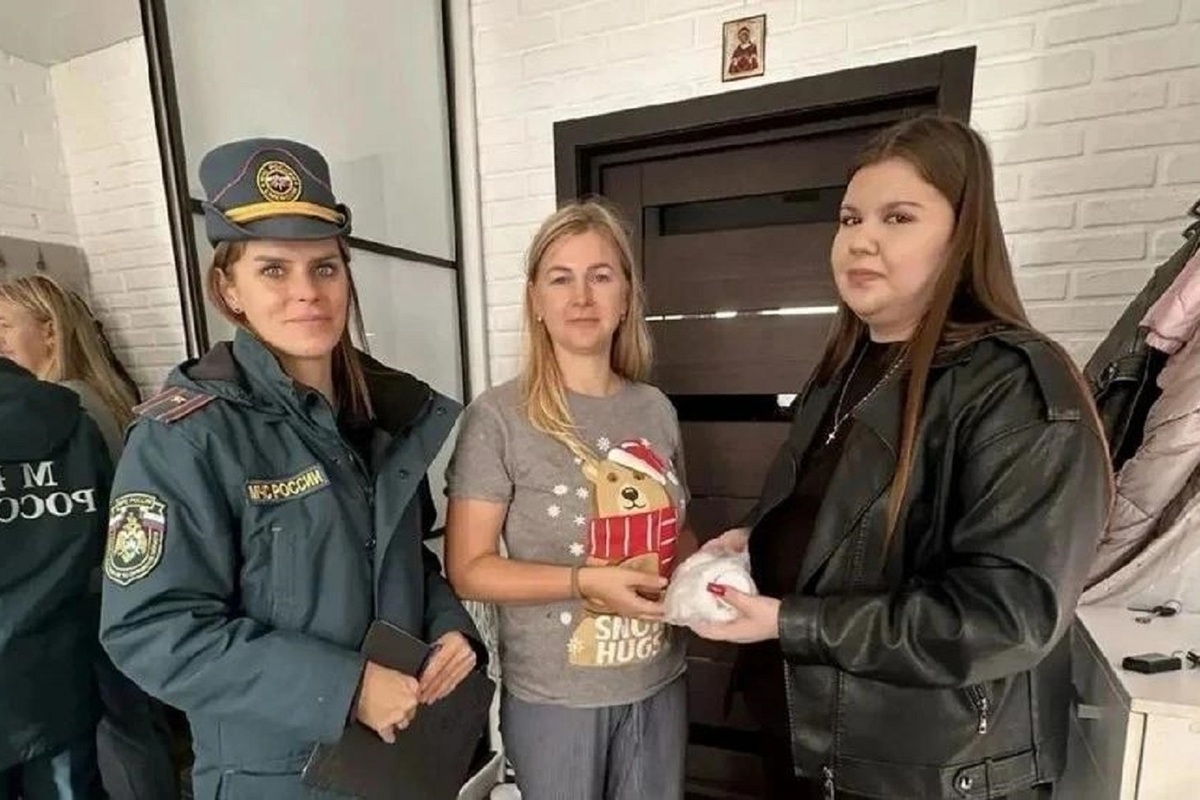 В Орловском МО 9 многодетным семьям вручили пожарные извещатели