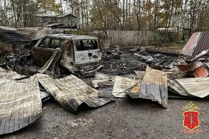 В Мурино сосед оставил от гаража и машины пепелище