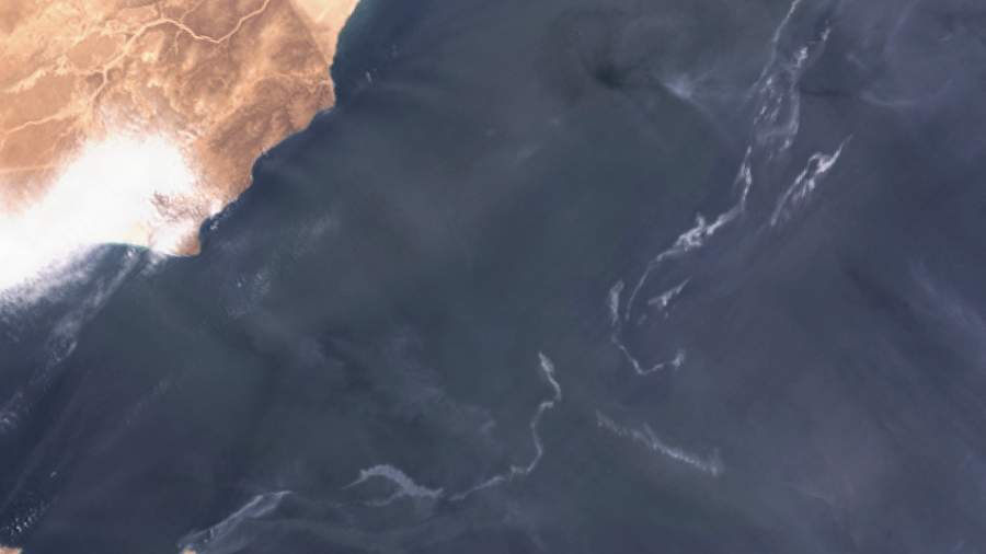 Спутники зафиксировали два крупных разлива нефти в водах Ирана