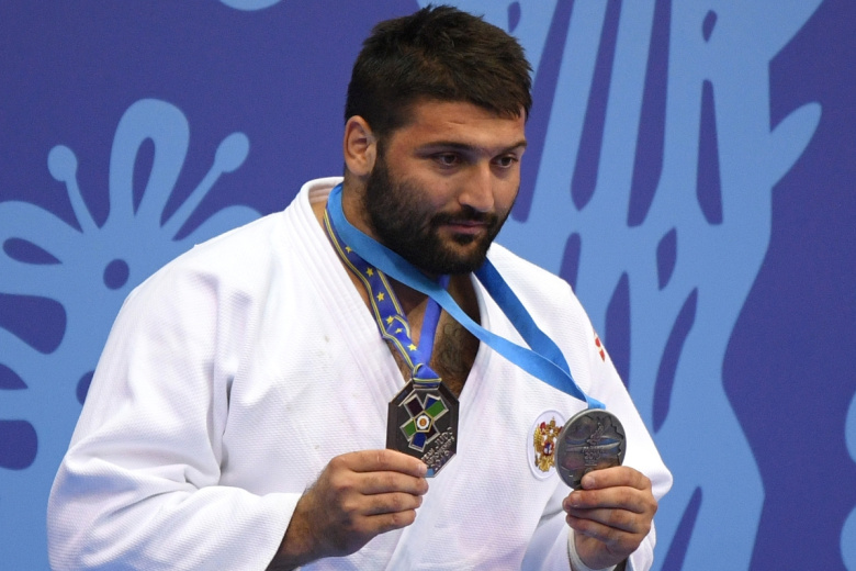 Путин поздравил дзюдоиста Тасоева с победой на чемпионате мира в Баку