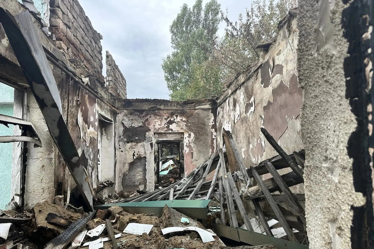 Украинский БПЛА атаковал административное здание, оно разрушено