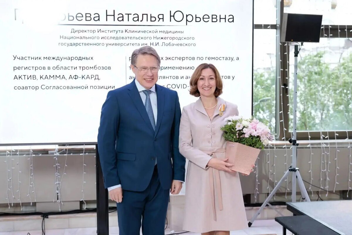 Ведомственную медаль получила нижегородский врач из рук Мурашко