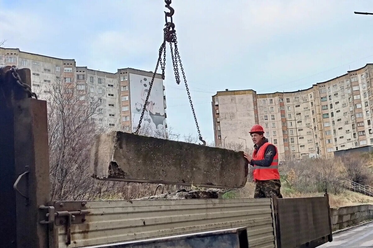 В Мурманске начали разбирать аварийную подпорную стенку на Адмирала Сизова