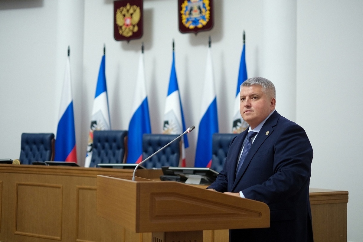 Дронов наградил молодых новгородцев стипендией «Господин Великий Новгород»