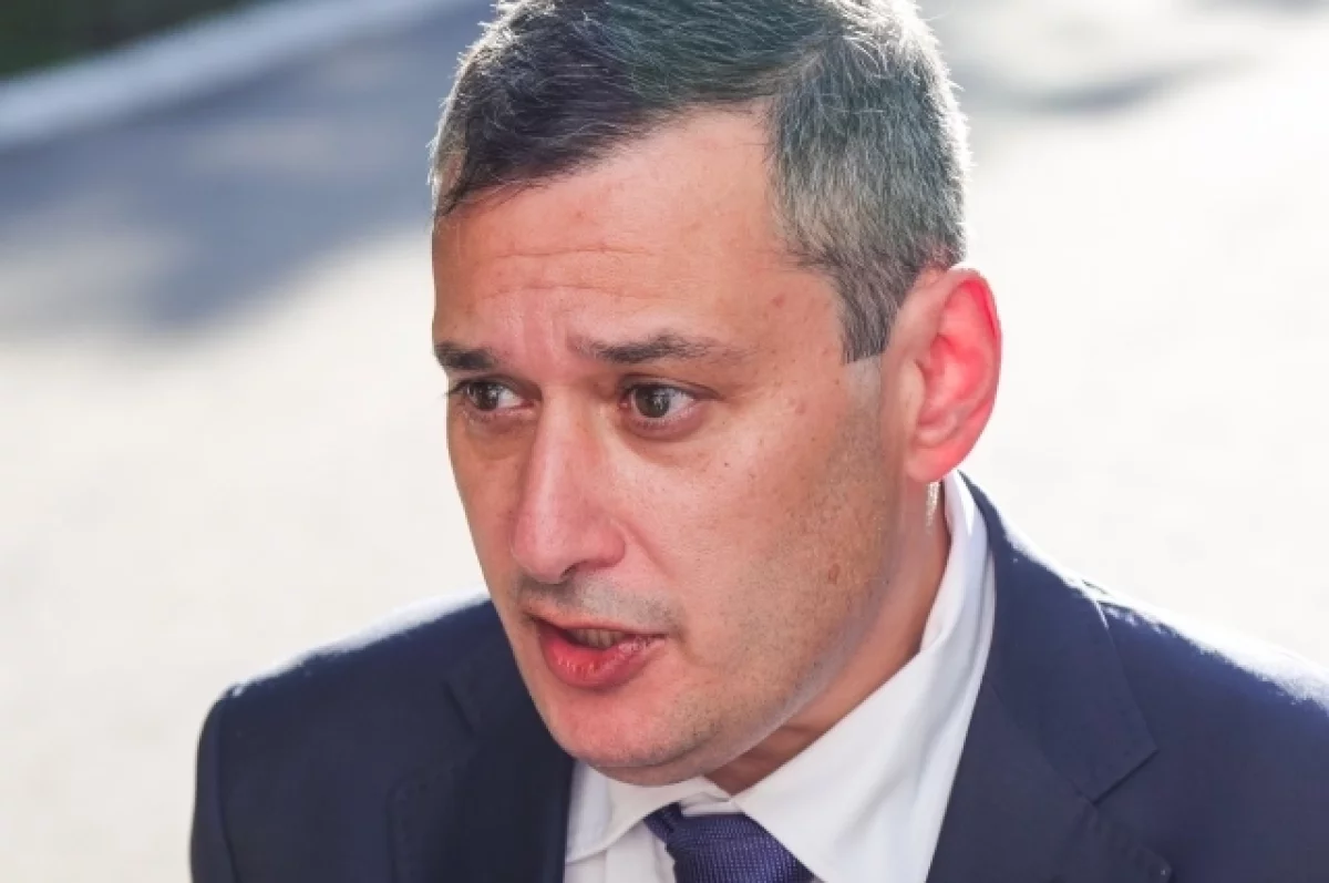 Хинштейн сообщил о тяжелом ранении мужчины из-за заминированной коробки