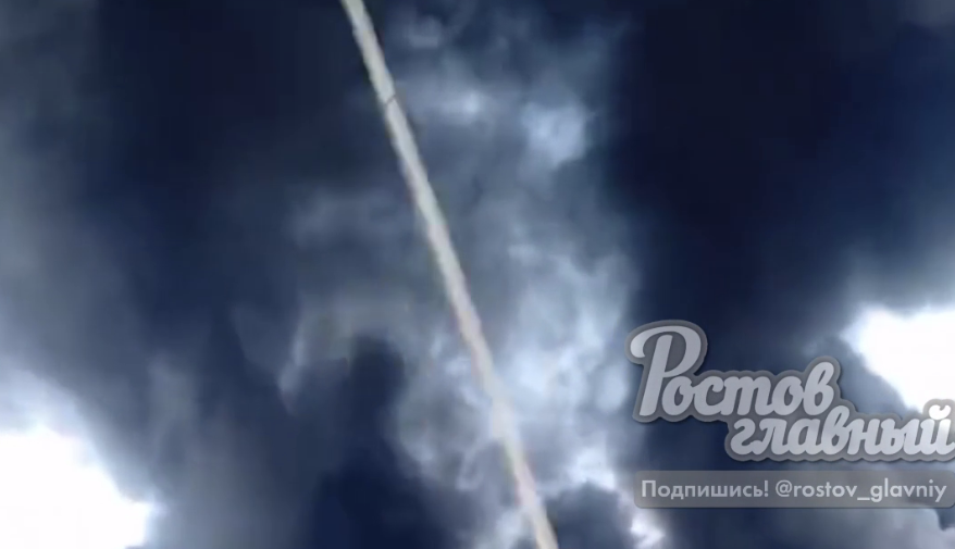 Площадь пожара на складе в Ростовской области возросла до девяти тысяч "квадратов"