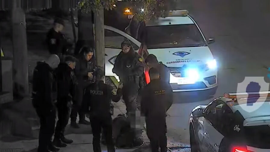 Подозреваемый пытался спрятаться от полиции в канализации и застрял