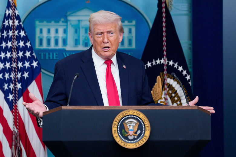 «Мы им помогаем»: Трамп рассказал, что происходит с разведданными для ВСУ